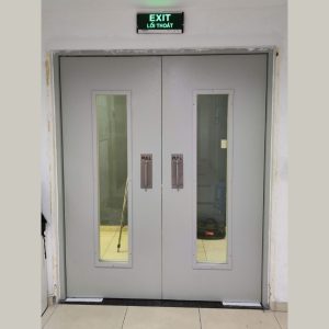 Cửa thoát hiểm có ô kính