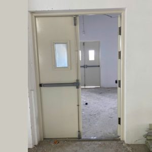 cửa thoát hiểm hành lang