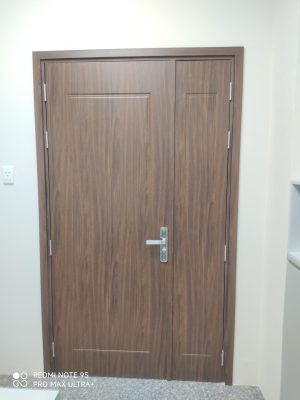 Mẫu cửa nhựa mẹ bồng con Mẫu cửa nhựa mẹ bồng con