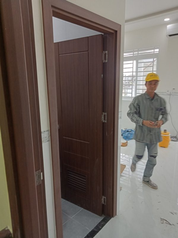 So Sánh Cửa Nhựa Giả Gỗ Và Cửa Nhôm