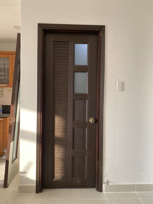 lắp đặt cửa nhựa toilet