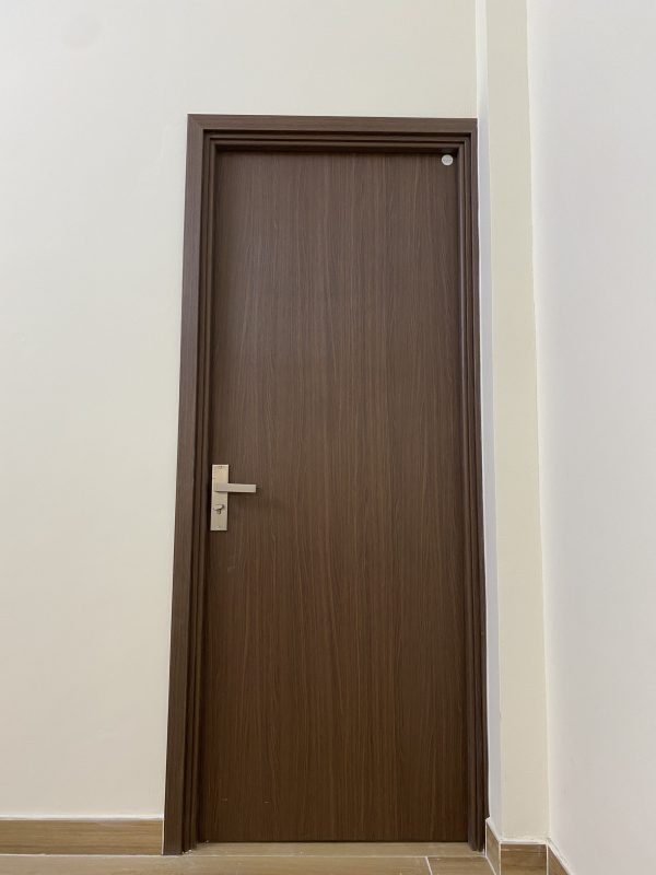 Giá Cửa Nhựa Composite Lắp Đặt