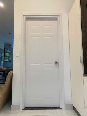 Cửa composite màu trắng hiện đại
