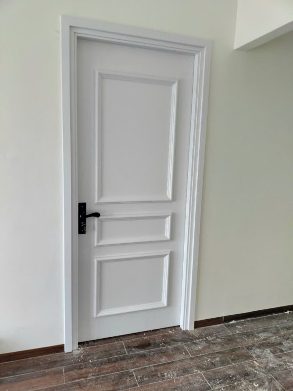 Cửa composite màu trắng hiện đại