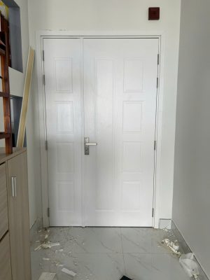 Cửa composite màu trắng hiện đại