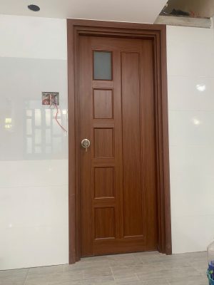 nên lắp cửa gì cho nhà vệ sinh