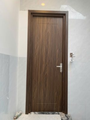 Giá cửa nhựa composite lắp đặt