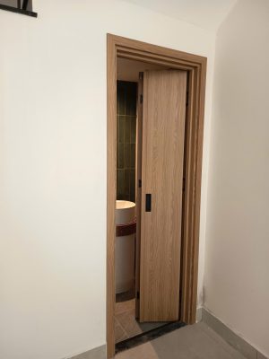 Cửa Gập 2 Cánh Cho Nhà Vệ Sinh Hẹp – Tiết Kiệm Diện Tích