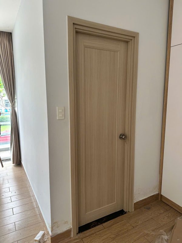 Cửa toilet nhựa vân gỗ đẹp tại Đắk Lắk