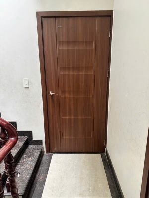 nên chọn cửa nhựa ABS hay cửa nhựa Composite