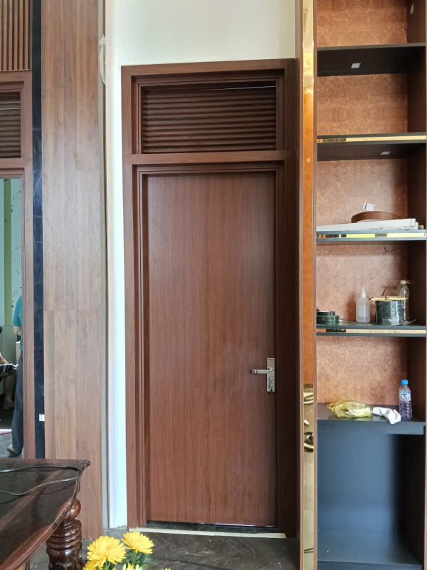 Cửa nhựa composite lắp đặt hoàn thiện giá bao nhiêu
