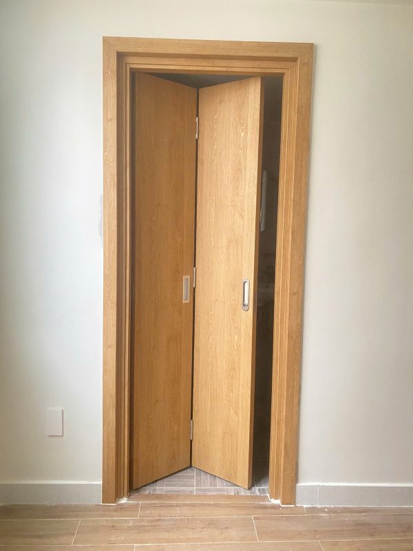 Cửa Gập 2 Cánh Cho Nhà Vệ Sinh Hẹp – Tiết Kiệm Diện Tích